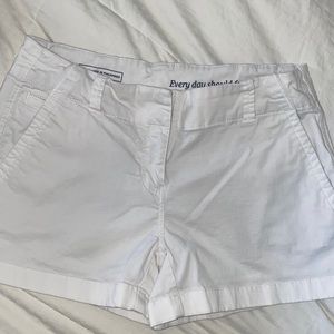 Vineyard vines every day shorts. Size 2.